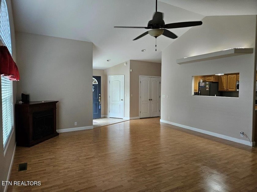 Well maintained home located in Lake Tansi is ready and waiting - photo 37
