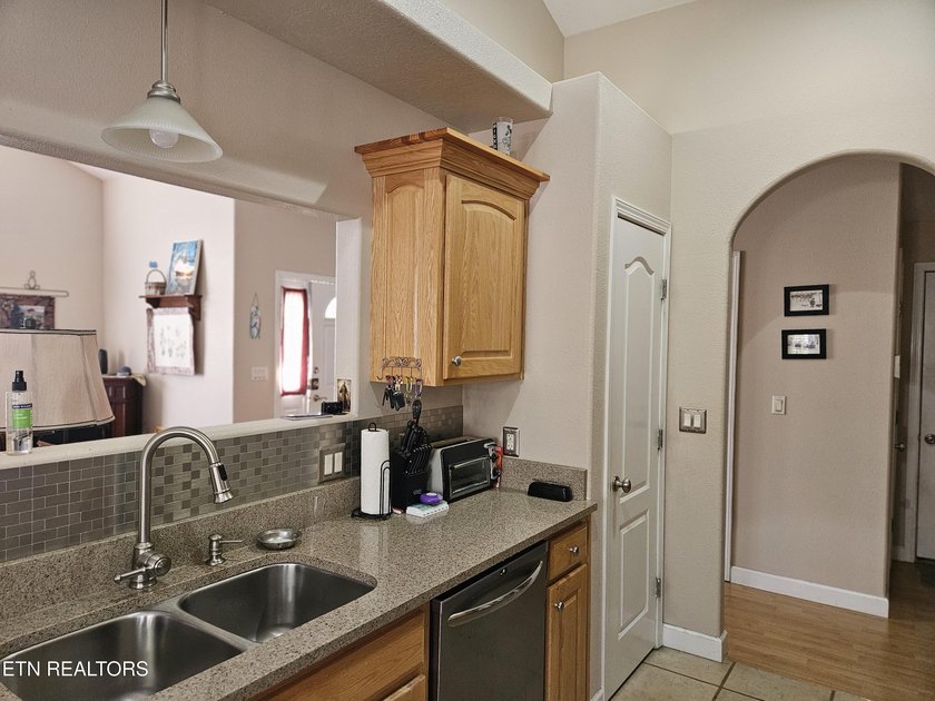 Well maintained home located in Lake Tansi is ready and waiting - photo 39