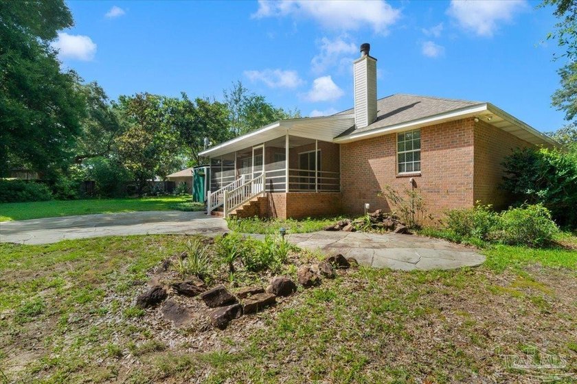 BRICK RANCH ON A CUL-DE-SAC!!! Enjoy the charm of this home - photo 3