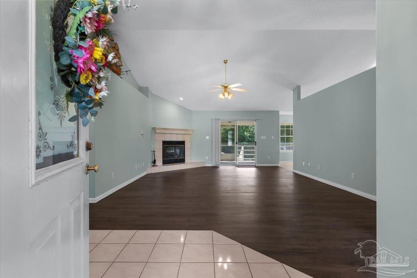 BRICK RANCH ON A CUL-DE-SAC!!! Enjoy the charm of this home - photo 5