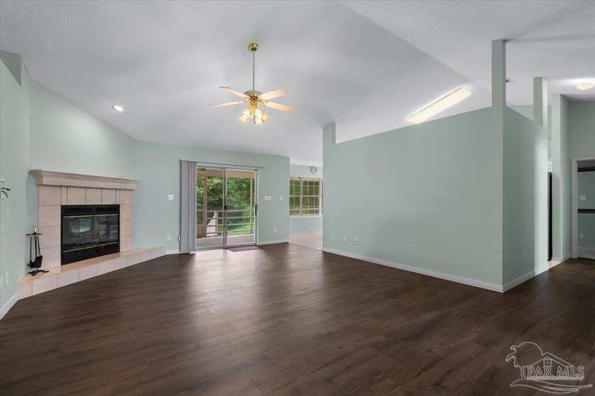 BRICK RANCH ON A CUL-DE-SAC!!! Enjoy the charm of this home - photo 6