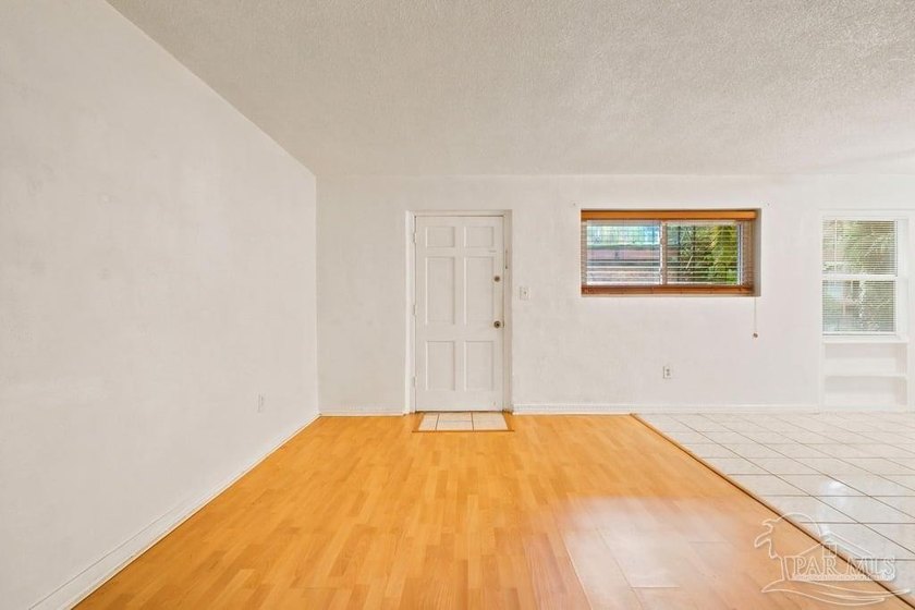 Enjoy comfortable and convenient living in this charming - photo 5