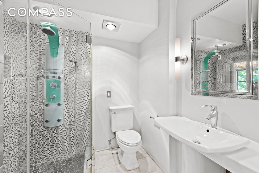 *Welcome to this beautiful sun filled two bedroom, two bathroom - photo 6