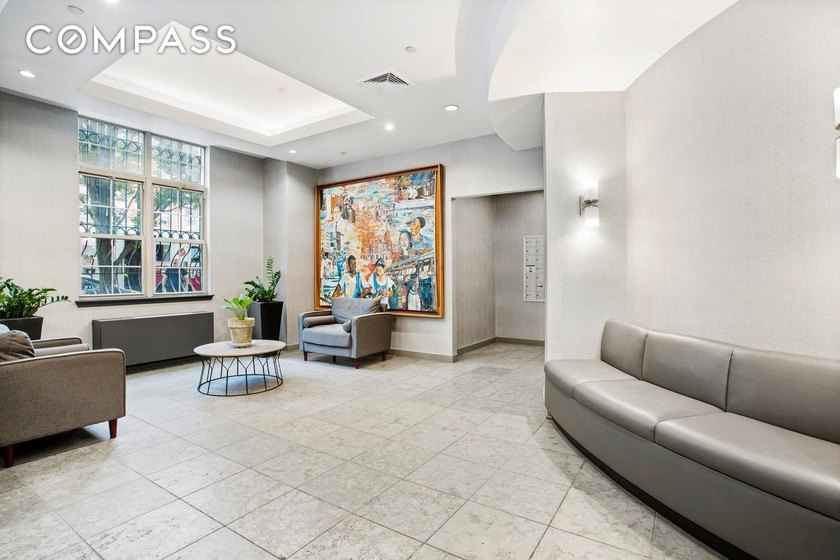 *Welcome to this beautiful sun filled two bedroom, two bathroom - photo 8