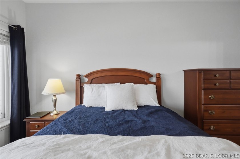 Wow!! Don't miss this Gorgeous walk-in unit at Beautiful Monarch - photo 12