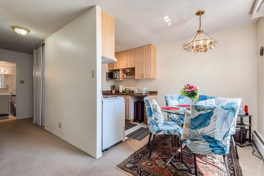 Well maintained southwest corner two bedroom, two bathroom home - photo 12