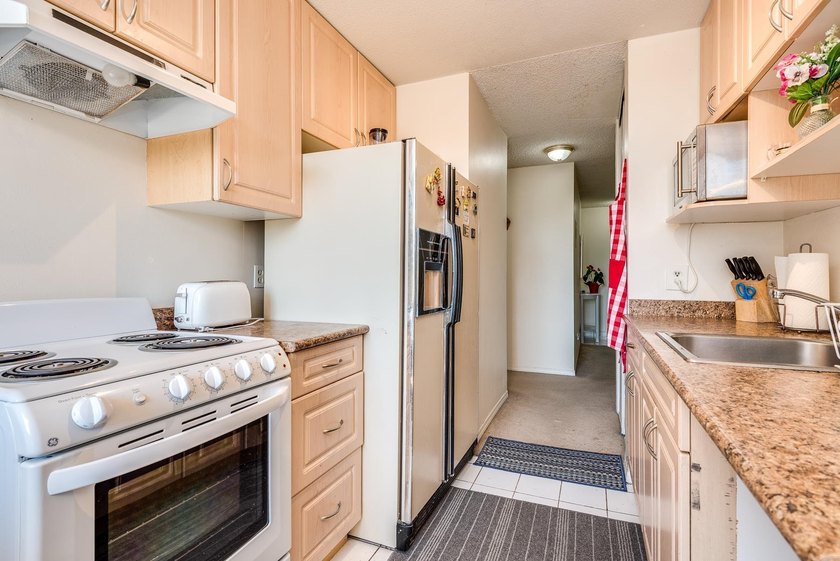 Well maintained southwest corner two bedroom, two bathroom home - photo 14