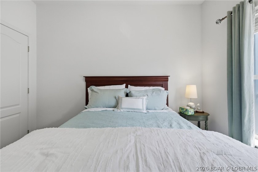 Wow!! Don't miss this Gorgeous walk-in unit at Beautiful Monarch - photo 15