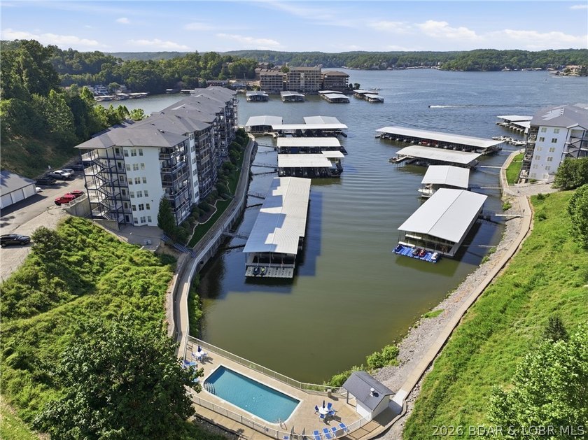 Wow!! Don't miss this Gorgeous walk-in unit at Beautiful Monarch - photo 19