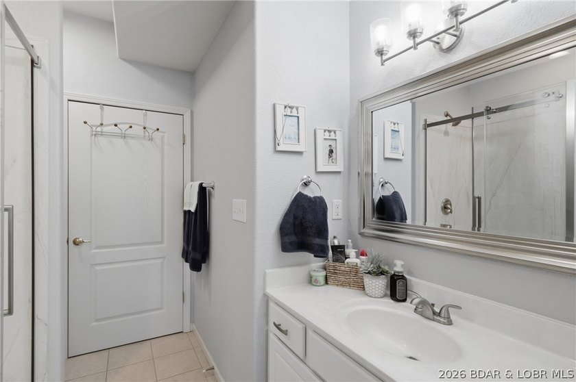Wow!! Don't miss this Gorgeous walk-in unit at Beautiful Monarch - photo 30