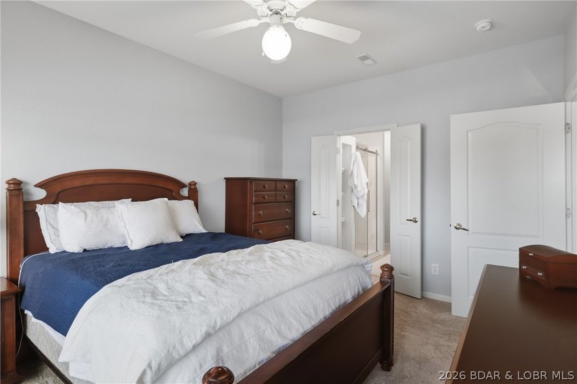 Wow!! Don't miss this Gorgeous walk-in unit at Beautiful Monarch - photo 31