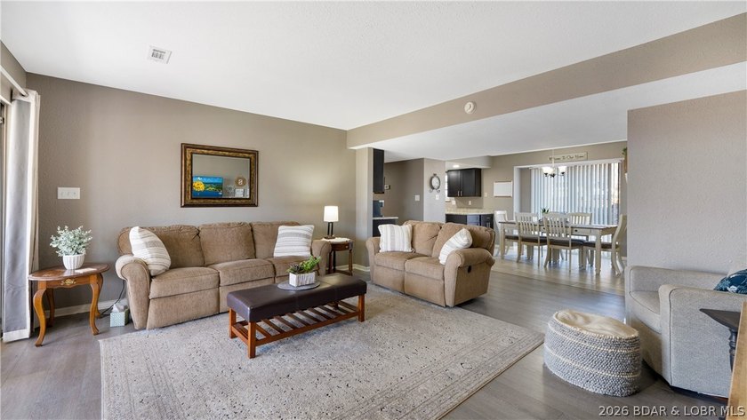 Welcome to this beautifully updated, move-in ready villa in one - photo 4