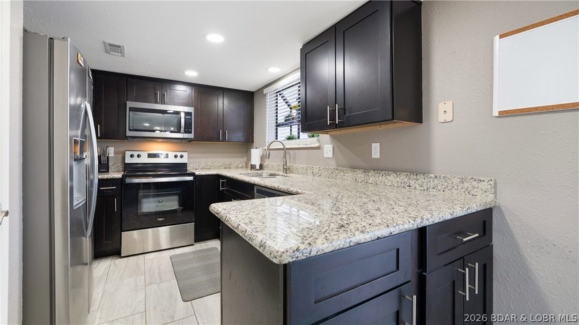 Welcome to this beautifully updated, move-in ready villa in one - photo 5
