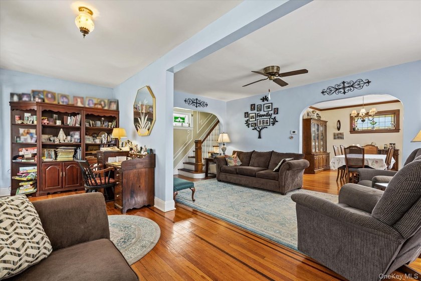 Newly listed single-family residence set on a 40 x 100 lot - photo 5