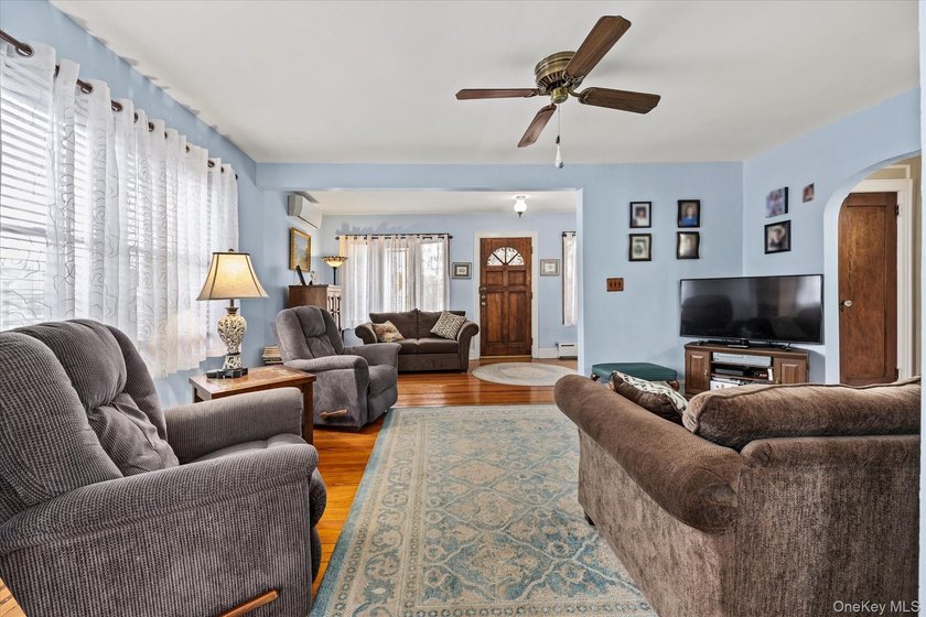 Newly listed single-family residence set on a 40 x 100 lot - photo 7