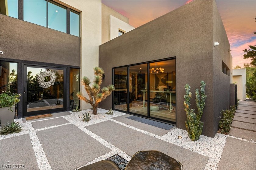 Experience elevated desert contemporary living in this - photo 3
