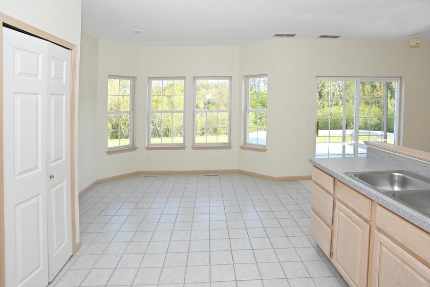 Spacious and inviting 4-bedroom, 2.5-bath home conveniently - photo 11