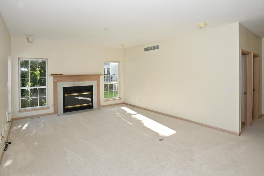 Spacious and inviting 4-bedroom, 2.5-bath home conveniently - photo 12