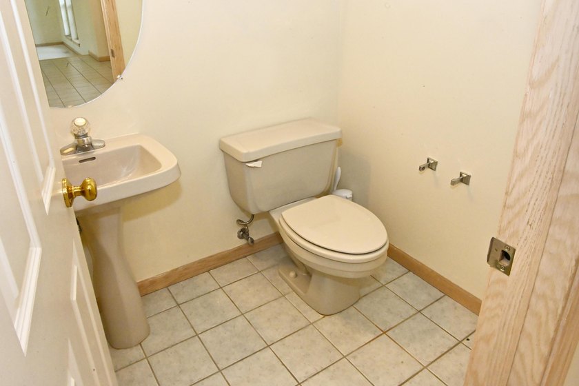 Spacious and inviting 4-bedroom, 2.5-bath home conveniently - photo 15
