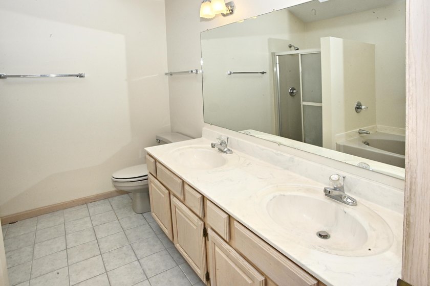 Spacious and inviting 4-bedroom, 2.5-bath home conveniently - photo 27