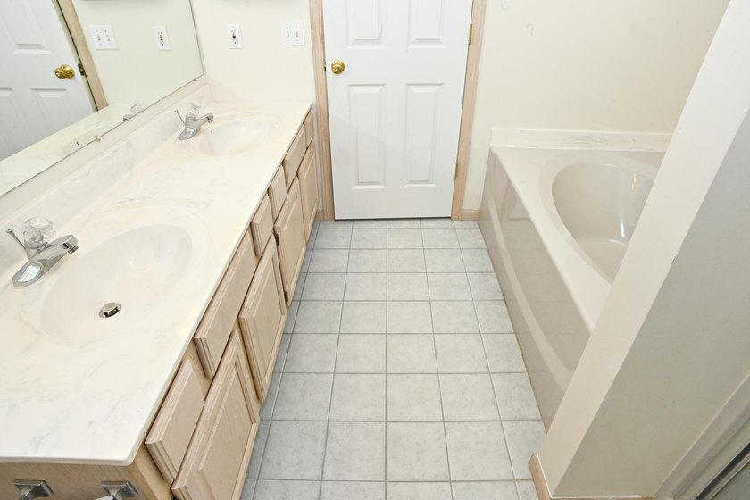 Spacious and inviting 4-bedroom, 2.5-bath home conveniently - photo 29
