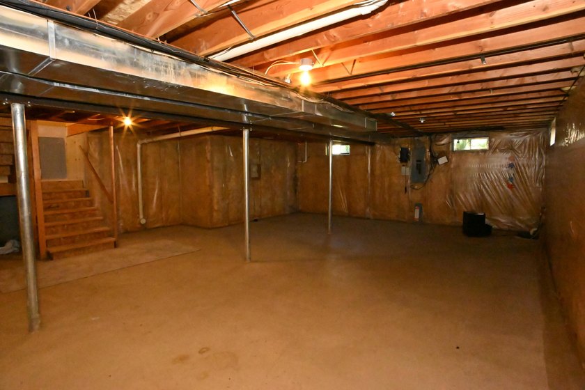 Spacious and inviting 4-bedroom, 2.5-bath home conveniently - photo 33