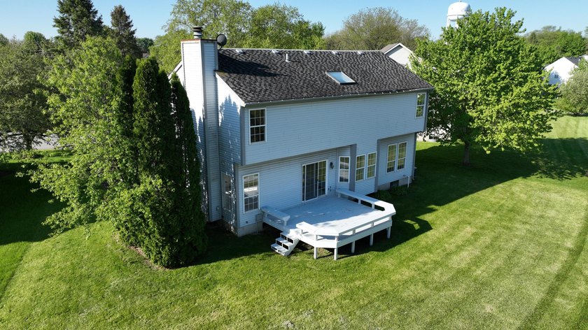 Spacious and inviting 4-bedroom, 2.5-bath home conveniently - photo 45