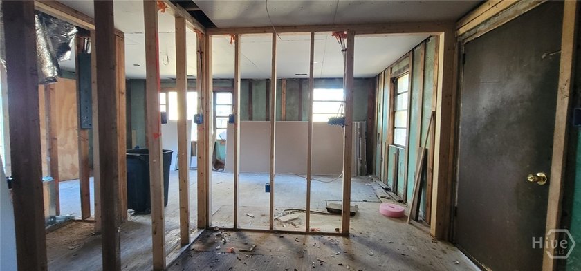 Opportunity awaits in East Savannah! This 2-bedroom, 1-bath home - photo 11