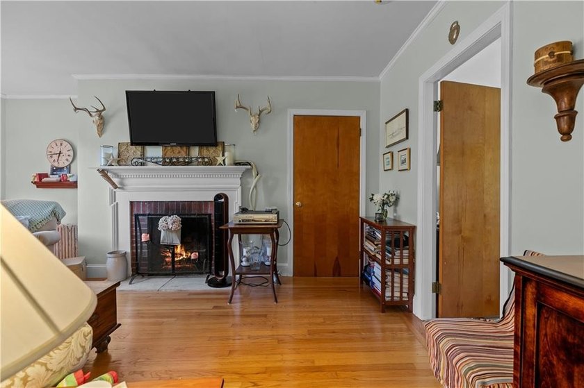 **Charming Historic Condominium in the Heart of Newport** - photo 11
