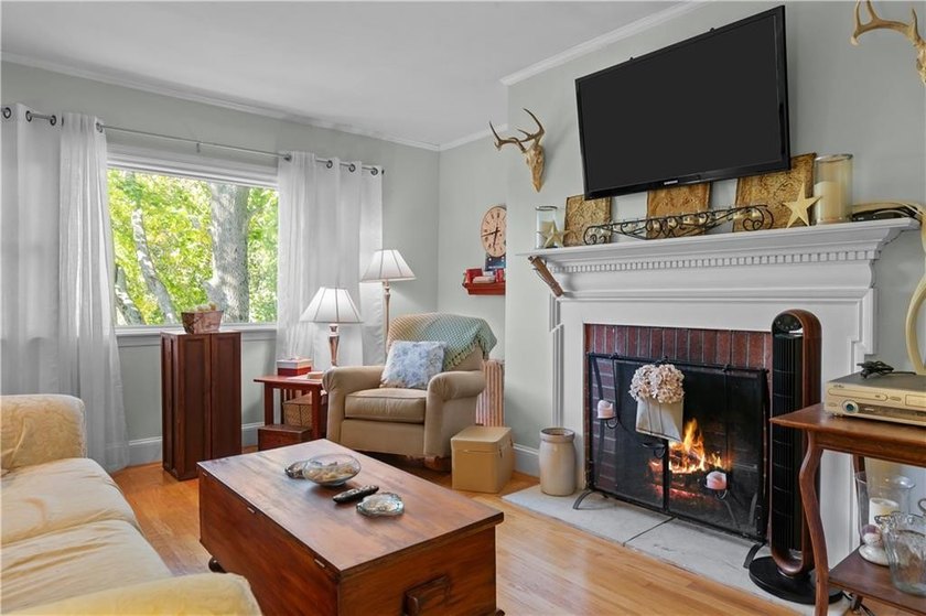 **Charming Historic Condominium in the Heart of Newport** - photo 13