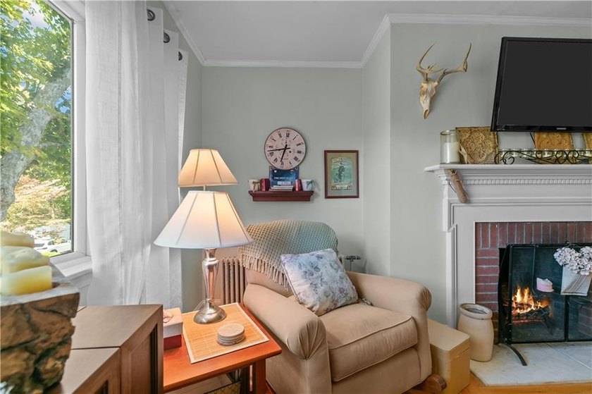 **Charming Historic Condominium in the Heart of Newport** - photo 15