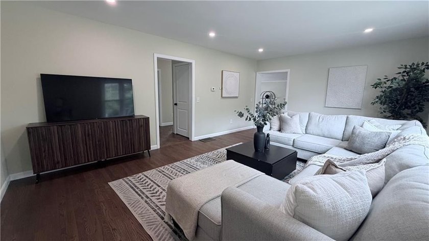 Discover Comfort, Style, and Modern Living in This Beautifully - photo 15