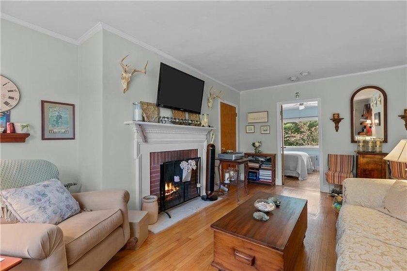 **Charming Historic Condominium in the Heart of Newport** - photo 17