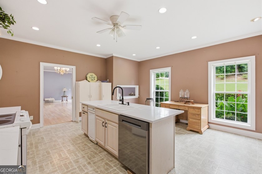 Coming soon to the market! Sprawling Ranch sitting on nearly 6 - photo 6