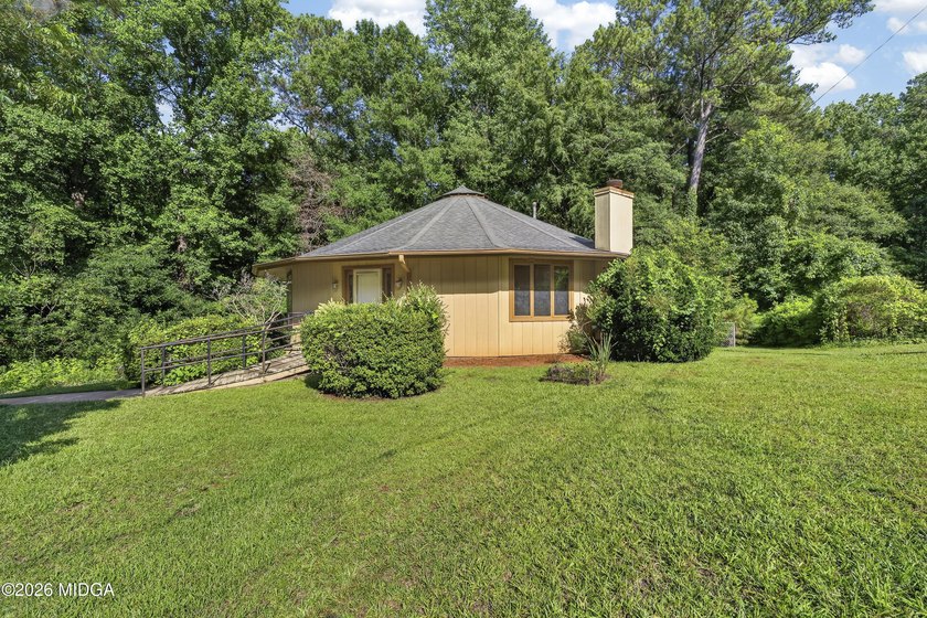 Welcome to one of Forsyth's most distinctive homes! This - photo 2