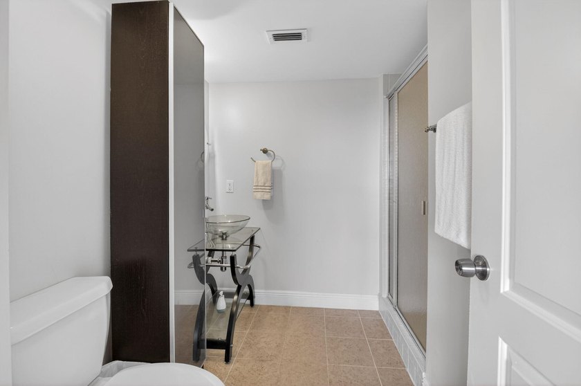 This beautifully renovated &amp; highly sought after Buckingham - photo 18