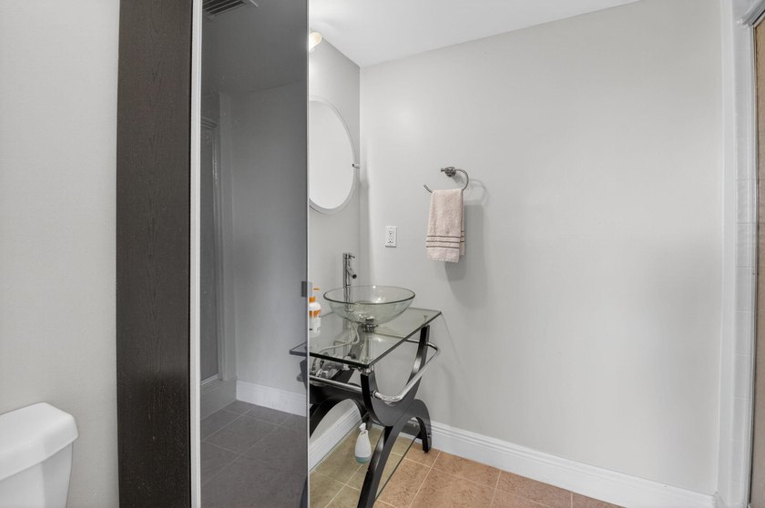 This beautifully renovated &amp; highly sought after Buckingham - photo 19