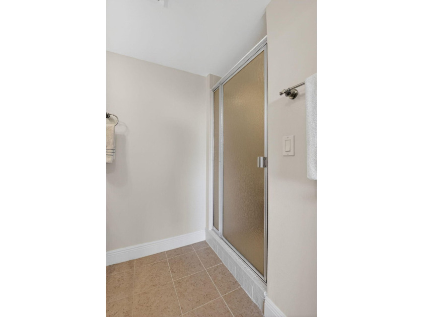 This beautifully renovated &amp; highly sought after Buckingham - photo 20