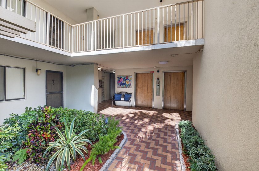 This beautifully renovated &amp; highly sought after Buckingham - photo 25