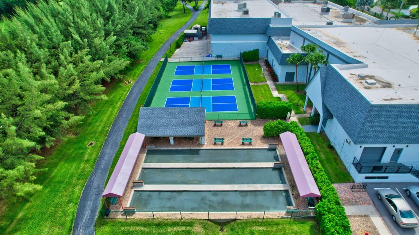This beautifully renovated &amp; highly sought after Buckingham - photo 47