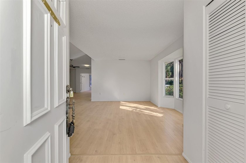 Under contract-accepting backup offers. Enjoy relaxed Florida - photo 6
