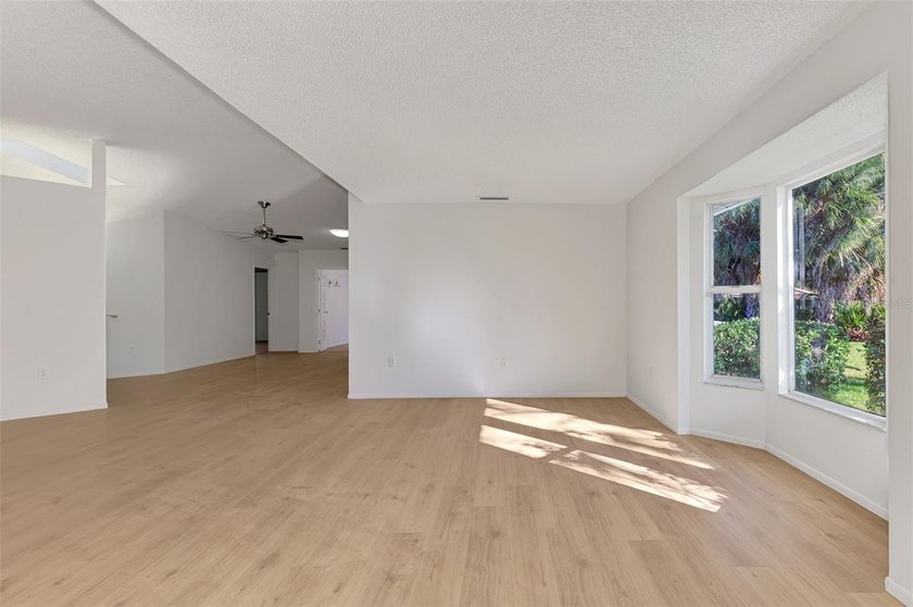 Under contract-accepting backup offers. Enjoy relaxed Florida - photo 8