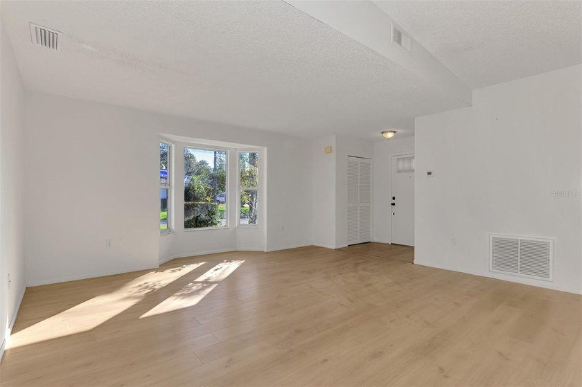 Under contract-accepting backup offers. Enjoy relaxed Florida - photo 9