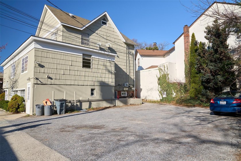 Mixed-use property in the Village of Roslyn. Includes 2 retail - photo 4