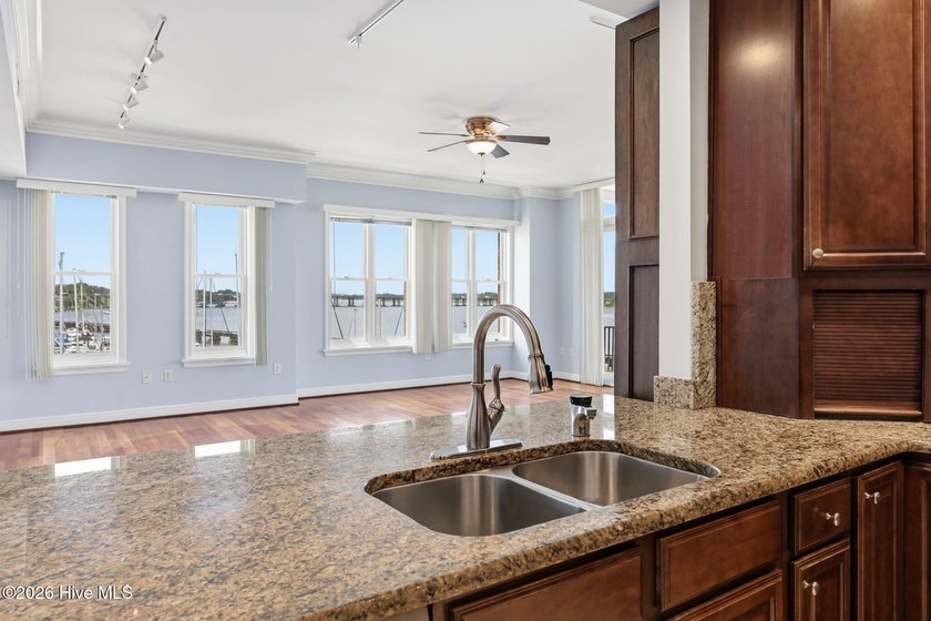 Feel like you're on top of the world in this spectacular custom - photo 4