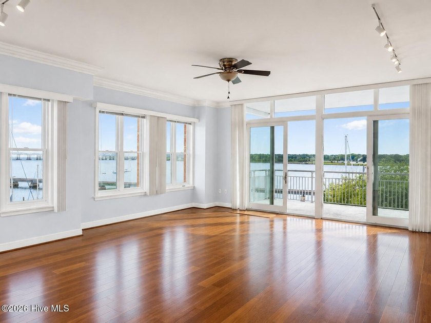 Feel like you're on top of the world in this spectacular custom - photo 7