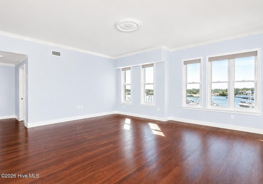 Feel like you're on top of the world in this spectacular custom - photo 8