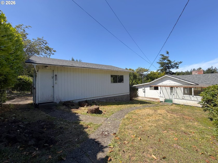 Bring your vision to this single-level home nestled on a quiet - photo 2
