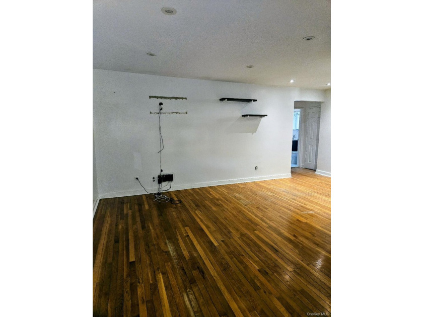 Welcome home to this stunning move-in ready one bedroom garden - photo 5