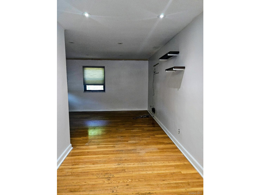Welcome home to this stunning move-in ready one bedroom garden - photo 6